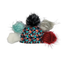 Tuque hachure, *pompons vendus séparément*