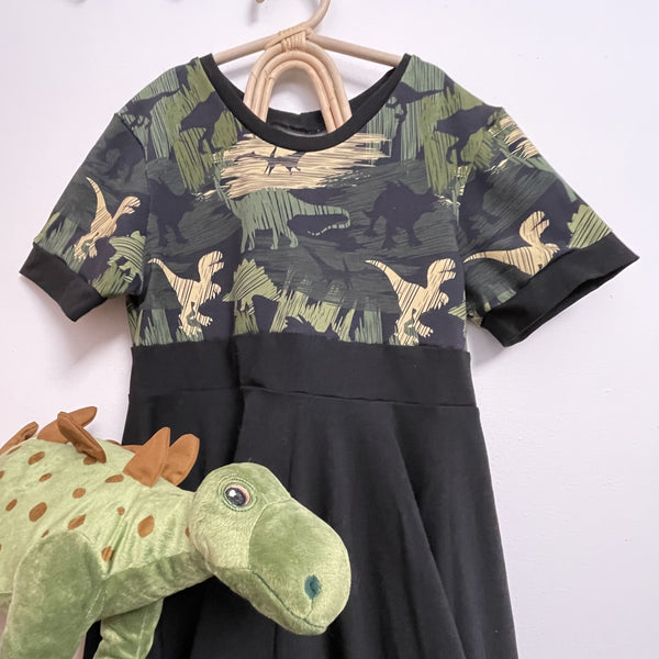 Robe 9-10 ans jurassic Pat
