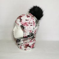 Tuque oreilles-cordon fleurs roses et grises, *pompons vendus séparément*