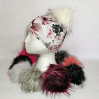 Tuque fleurs roses et grises, *pompons vendus séparément*