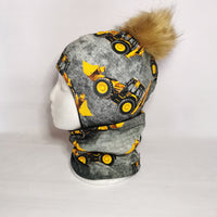 Tuque oreilles-cordon tracteur béton, *pompons vendus séparément*