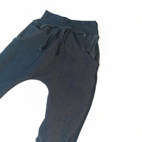 Jeans marine taille élastique coupe jogger avec poches