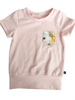 T-shirt évolutif rose à poche oiseaux et abeilles sur fleurs