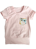 T-shirt évolutif rose à poche oiseaux et abeilles sur fleurs