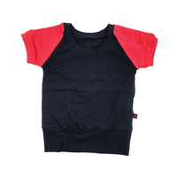t-shirt noir et rouge 6-9 ans