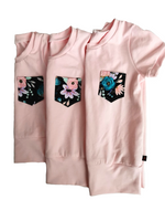 T-shirt évolutif rose à poche fleurs pastels fond noir